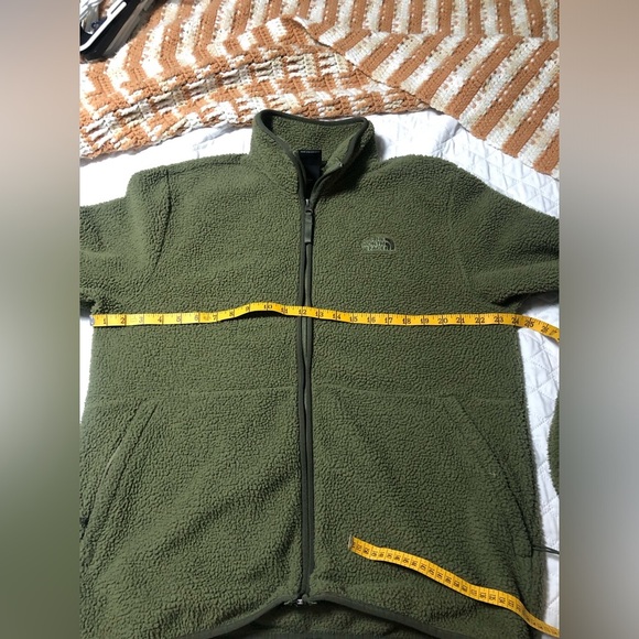The North Face Olive Green Fleece/Sherpa Men’s Jacket - Picture 9 of 12